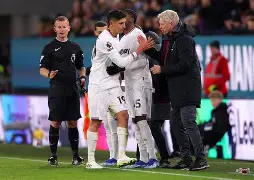 火博棋牌 -包含今夜西汉姆单刀错失——欧联节点到来；球迷炸锅；高层口径保持一致的词条